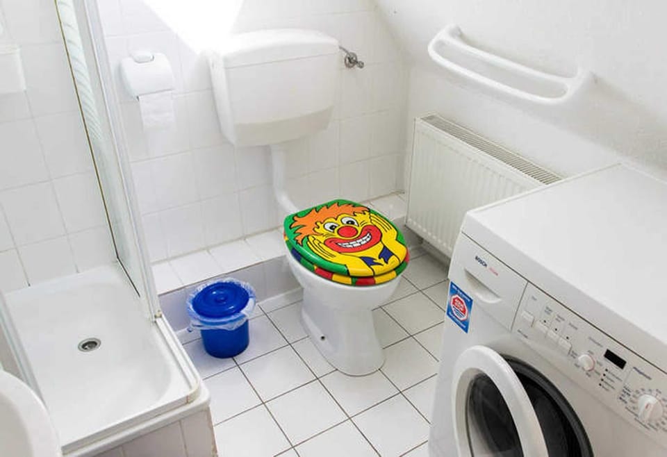 Shower, Toilet