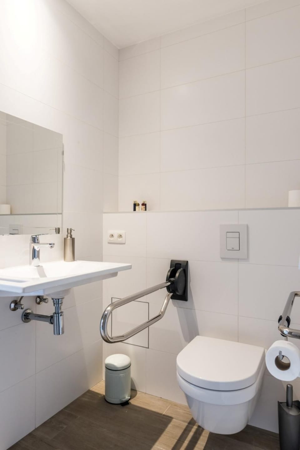 Toilet, Bathroom, Facility for disabled guests