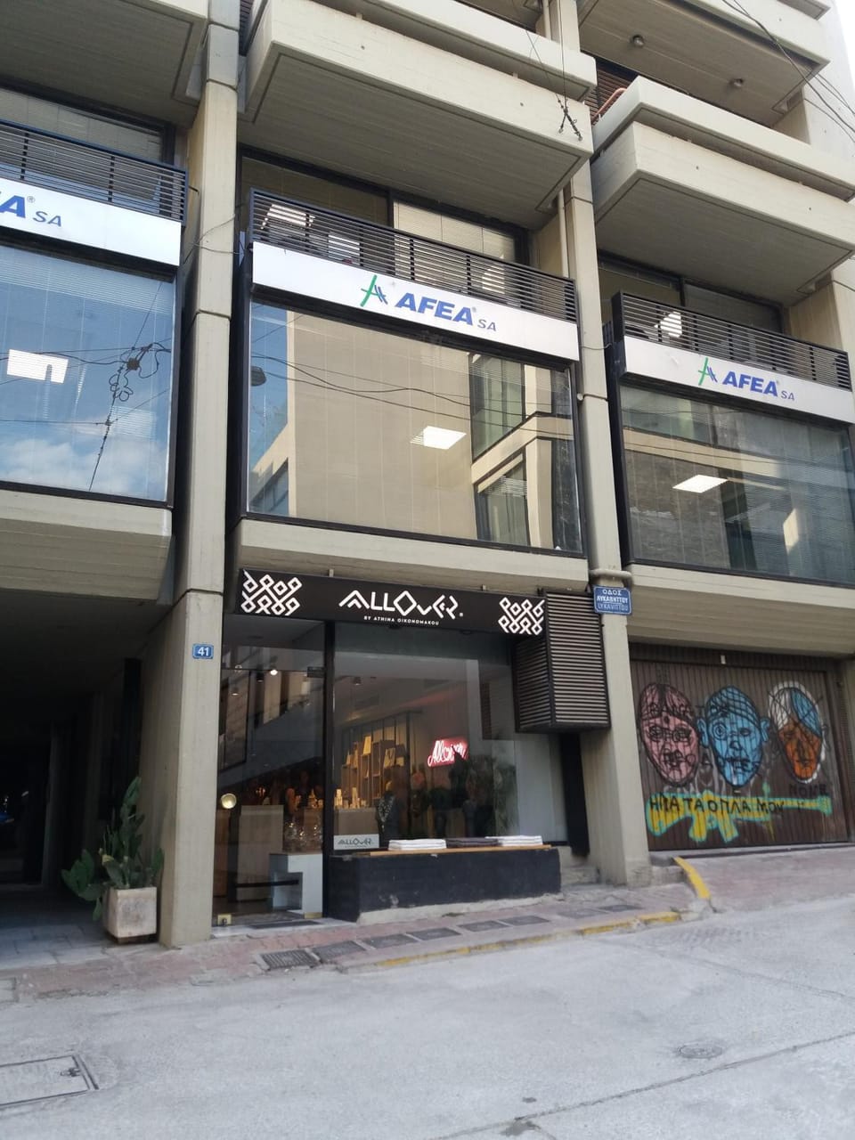 Facade/entrance
