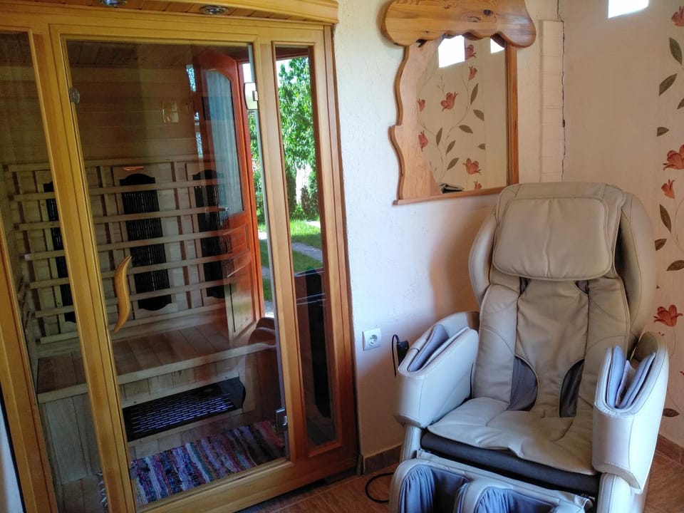 Massage, Sauna, Internal: Not applicable to any particular room