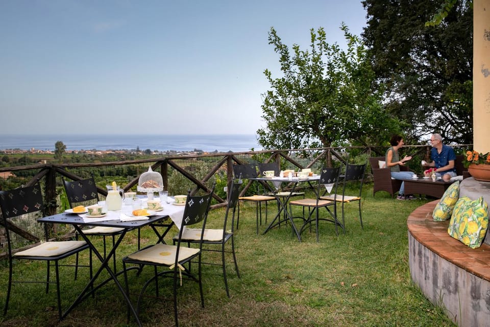 Garden, Breakfast