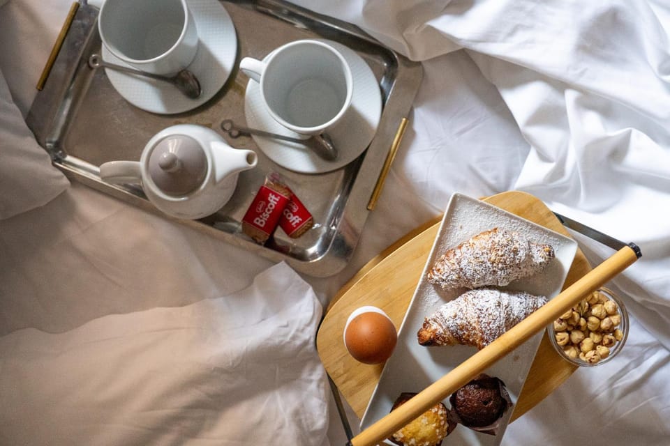 Bed, Coffee/tea facilities, Food and drinks, Photo of the whole room, Food, Breakfast