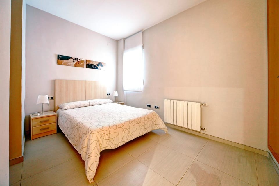 Photo of the whole room, Decorative detail
