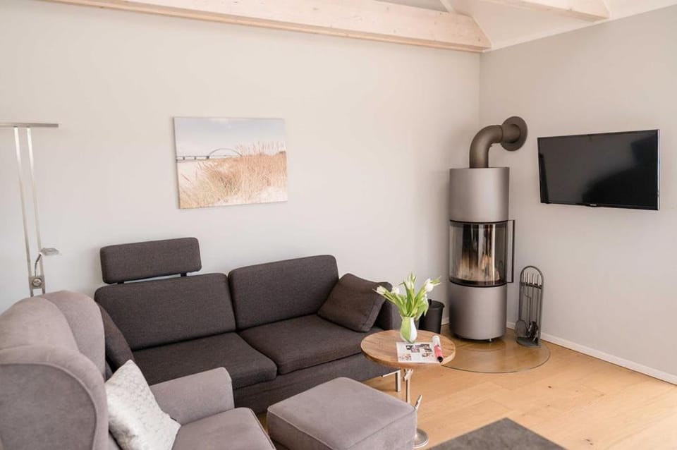 Living room, Seating area, oven