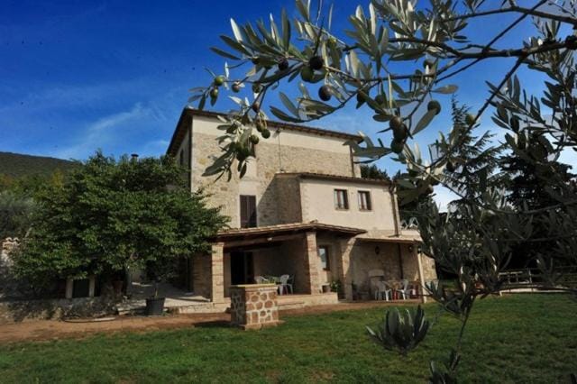 Il Casale Di Mario Farm Stay in Umbria