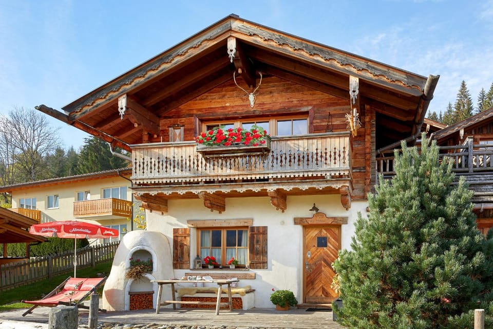 Property building, Facade/entrance, BBQ facilities, Garden, Balcony/Terrace