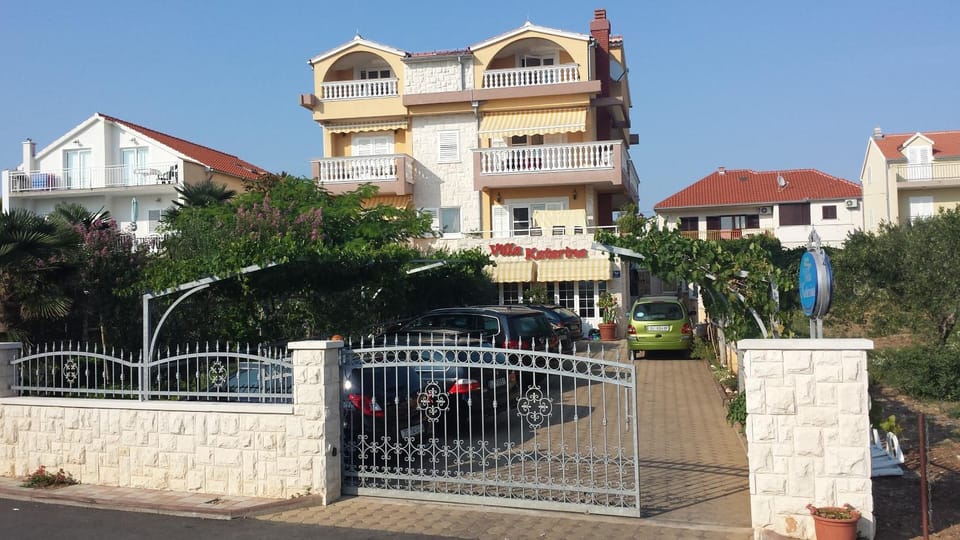 Property building, Facade/entrance