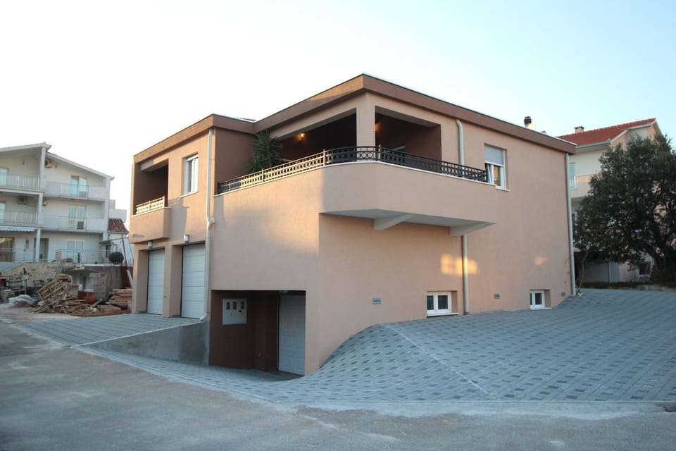 Property building, Day, Other