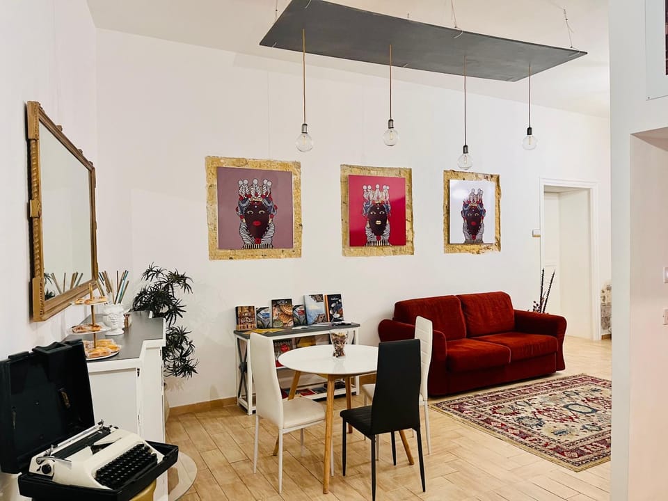 Communal lounge/ TV room