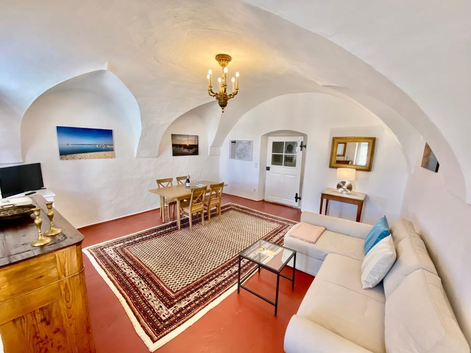 Living room, Photo of the whole room, Seating area