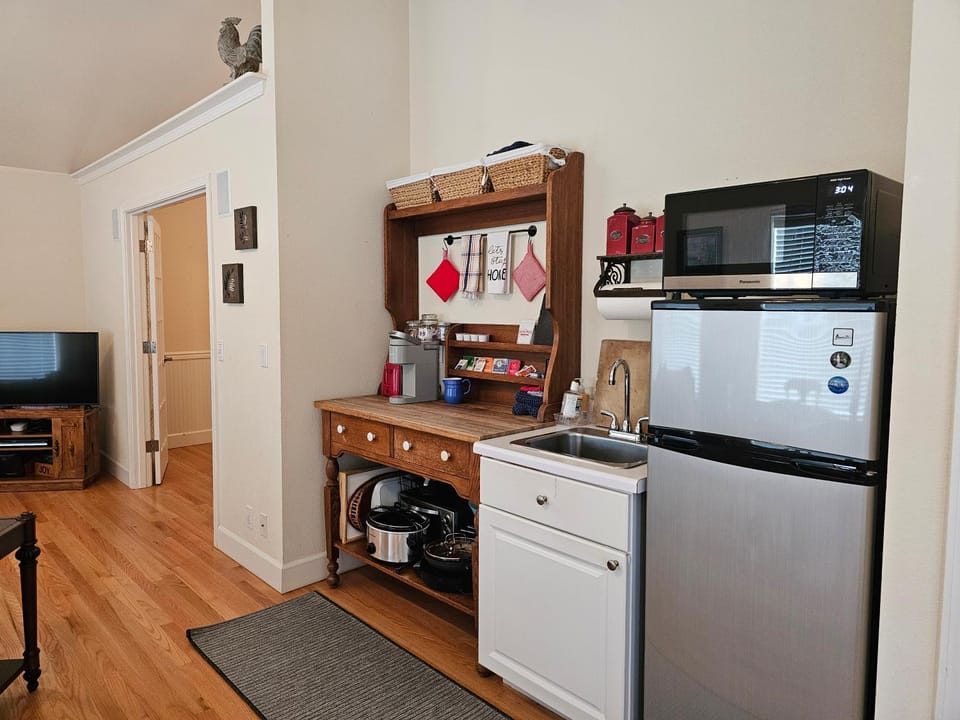 Coffee/tea facilities, Kitchen or kitchenette, microwave