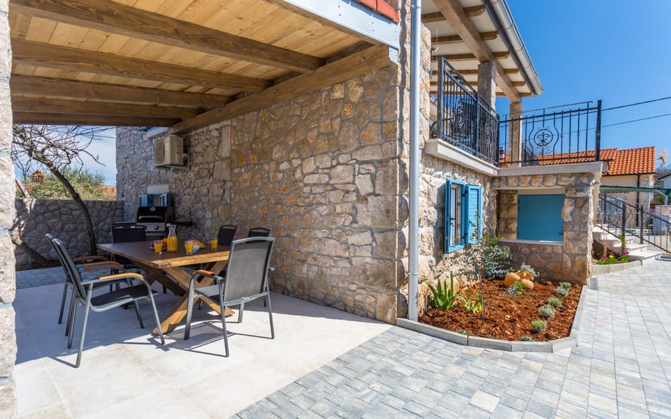 Old Stone House Apartment With A Heated Pool Apartment in Primorje-Gorski Kotar County