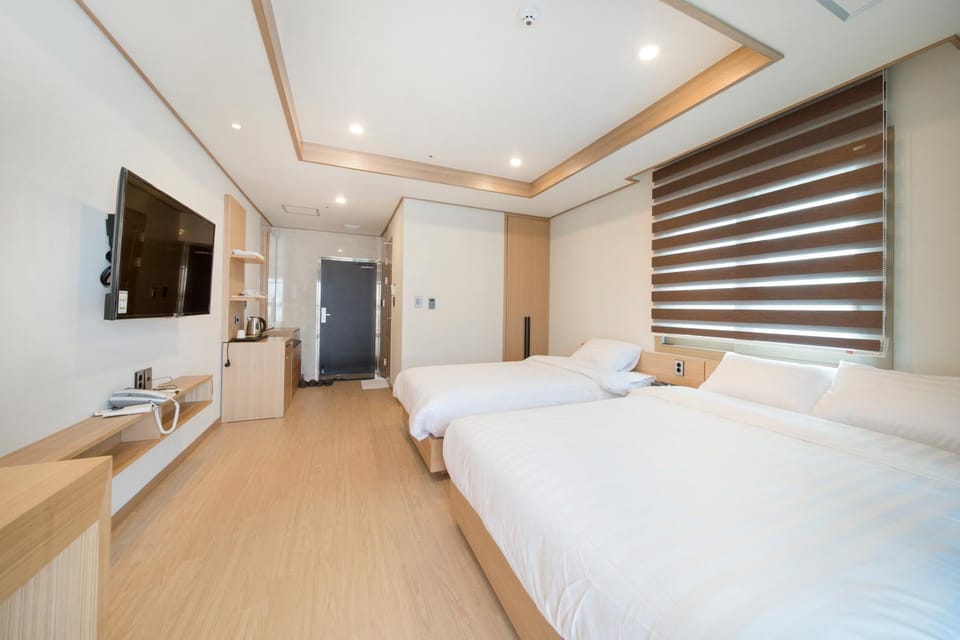 Bed, TV and multimedia, Balcony/Terrace, internet, wardrobe, air conditioner