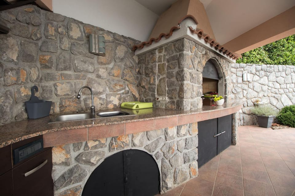 BBQ facilities, Kitchen or kitchenette