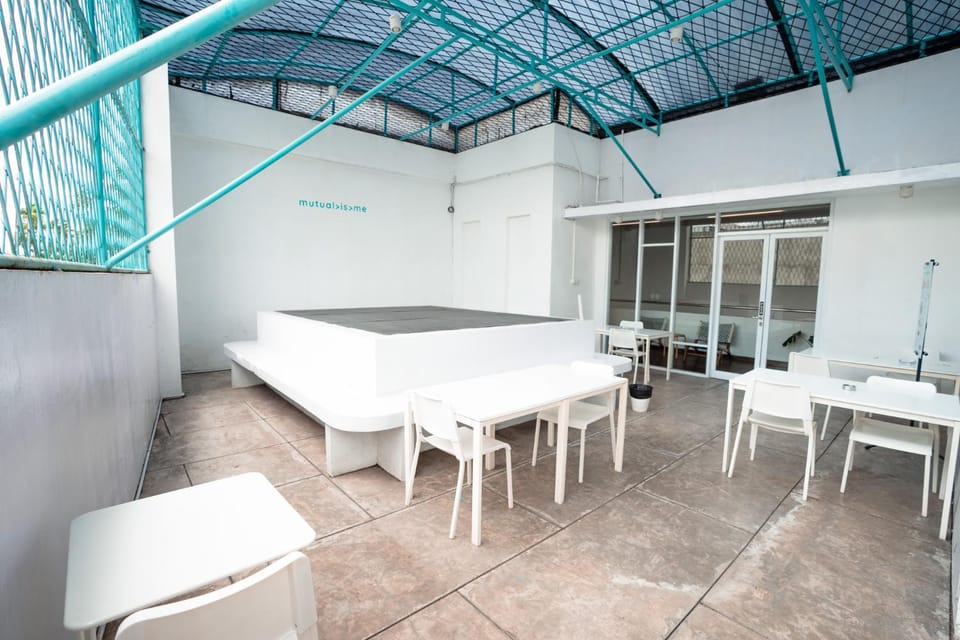 Communal lounge/ TV room