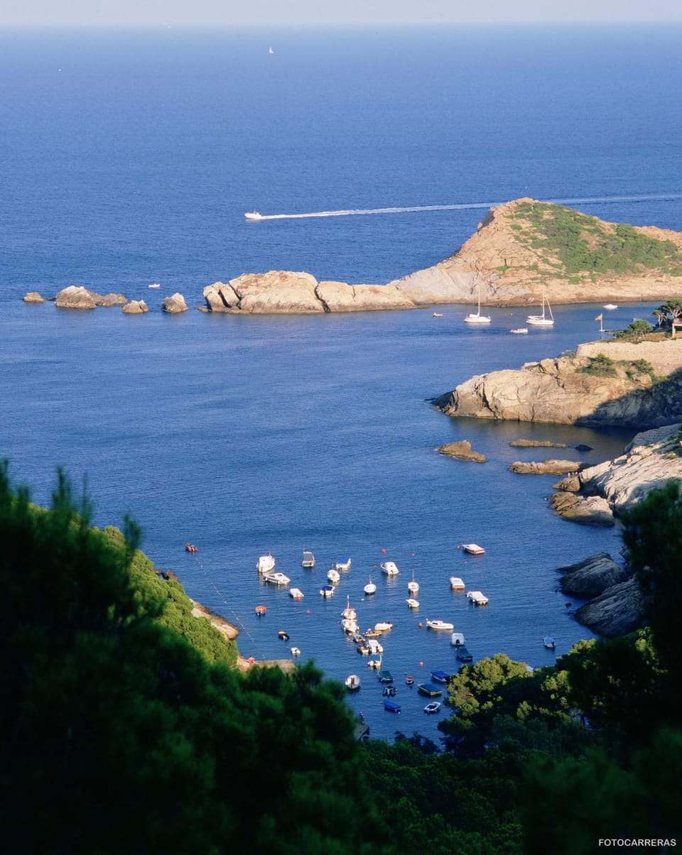 Snorkeling, Beach, Hiking, Area and facilities
