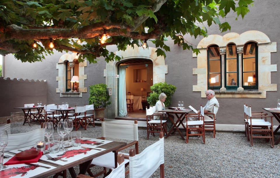 Restaurant/places to eat, Facade/entrance