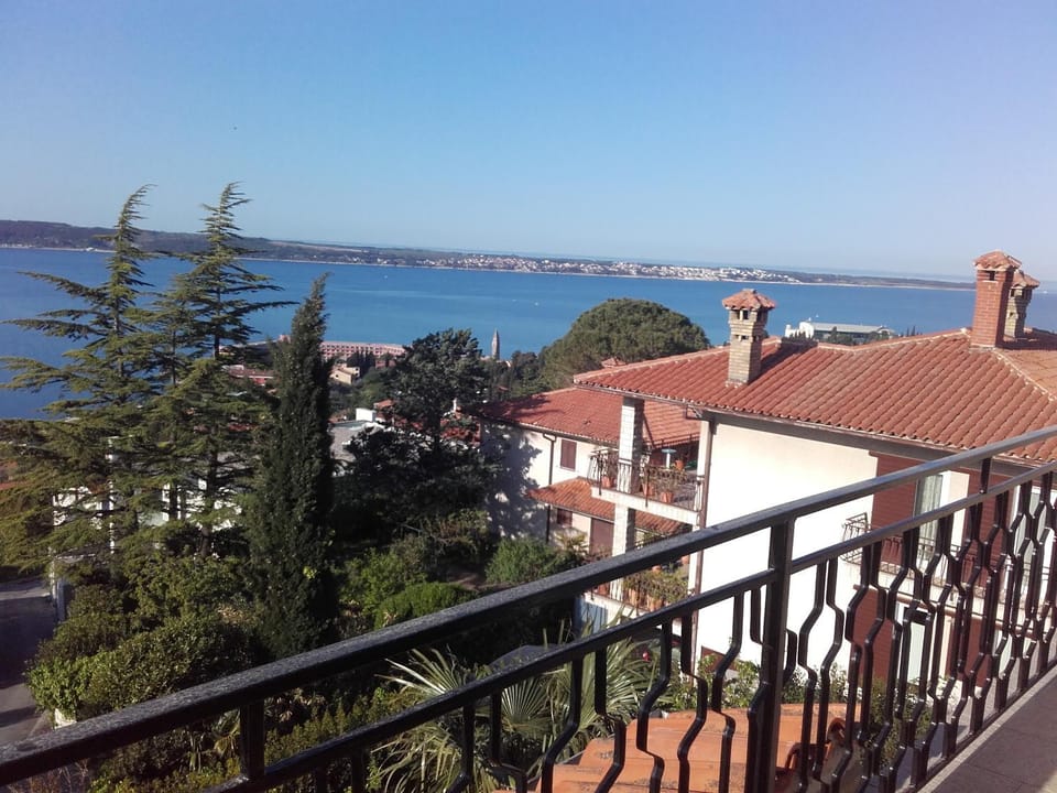 Natural landscape, Balcony/Terrace, Sea view