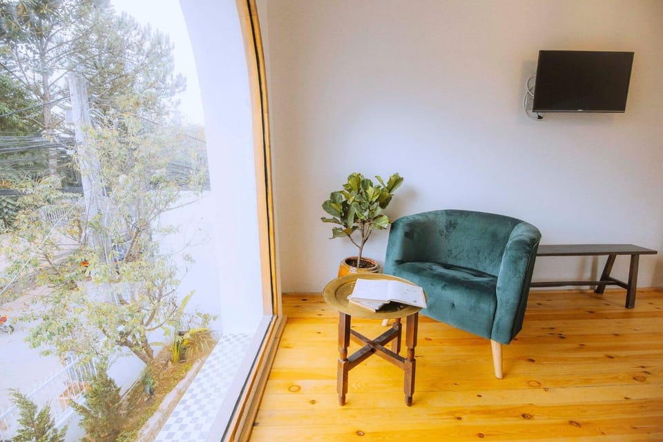 TV and multimedia, Seating area, City view