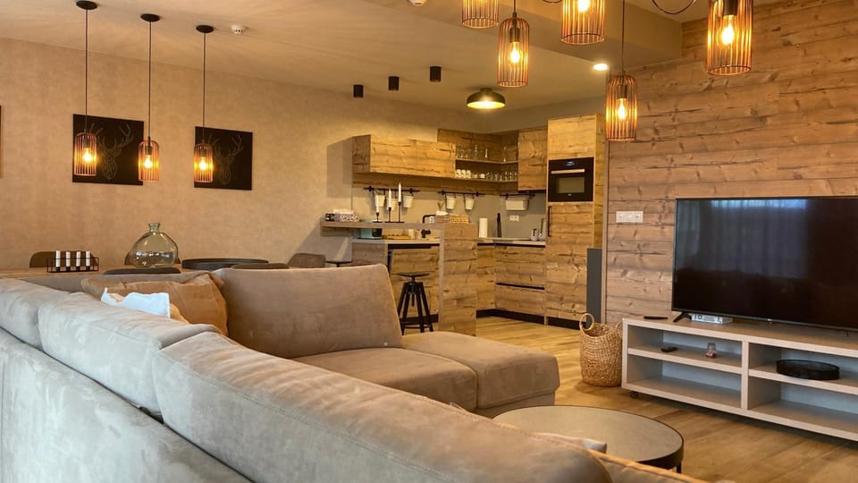 Communal lounge/ TV room, TV and multimedia, Kitchen or kitchenette, Living room