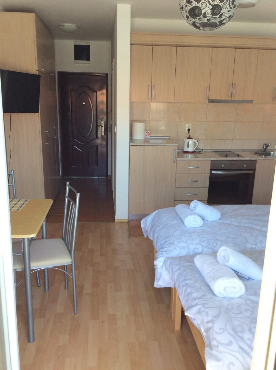 TV and multimedia, Coffee/tea facilities, Kitchen or kitchenette, Seating area, Bedroom