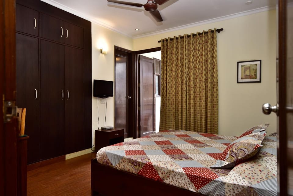 Communal lounge/ TV room, Bed, TV and multimedia, Photo of the whole room, Bedroom