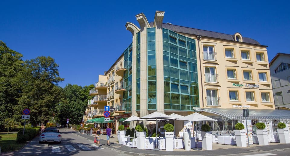 Property building, Street view, Location