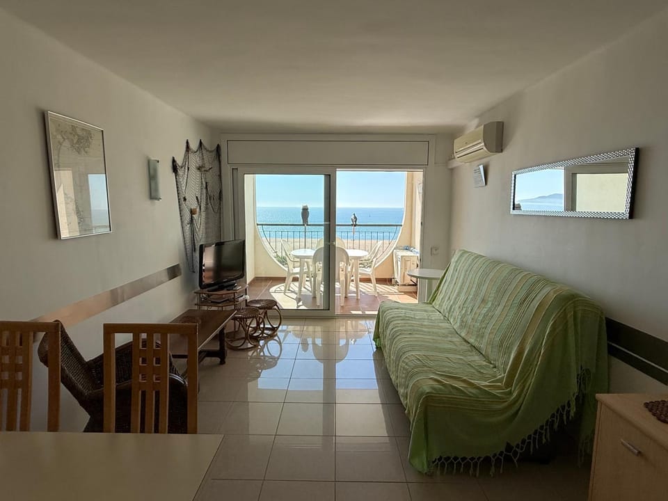 AwayDays - Apartamento en la 7a planta vista mar! Apartment in Alt Empordà