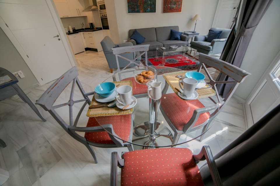 Coffee/tea facilities, Dining area