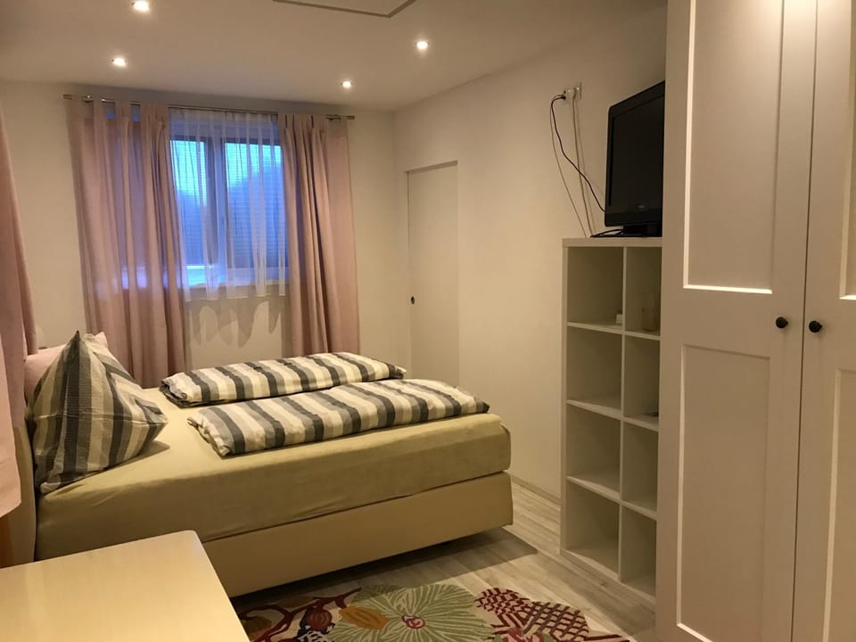 Living room, Photo of the whole room, Seating area