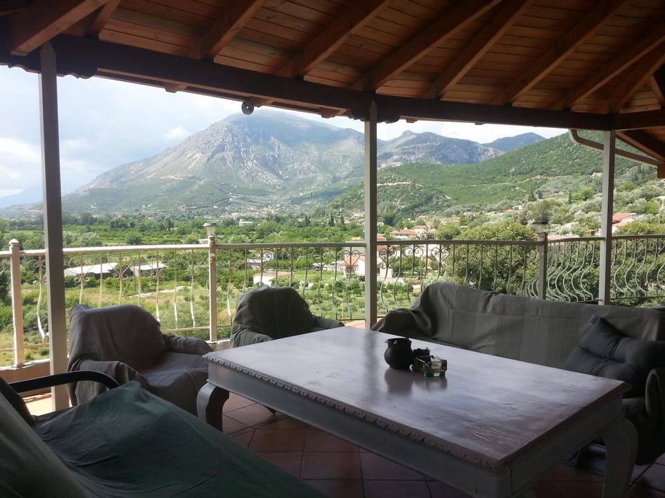 Douskas Place Chalet in Peloponnese, Western Greece and the Ionian