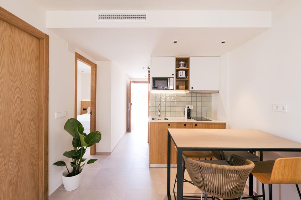 Kitchen or kitchenette, Dining area, air conditioner
