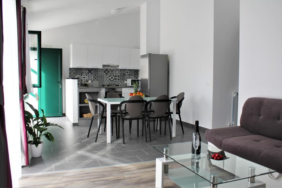 Kitchen or kitchenette, Living room, Dining area