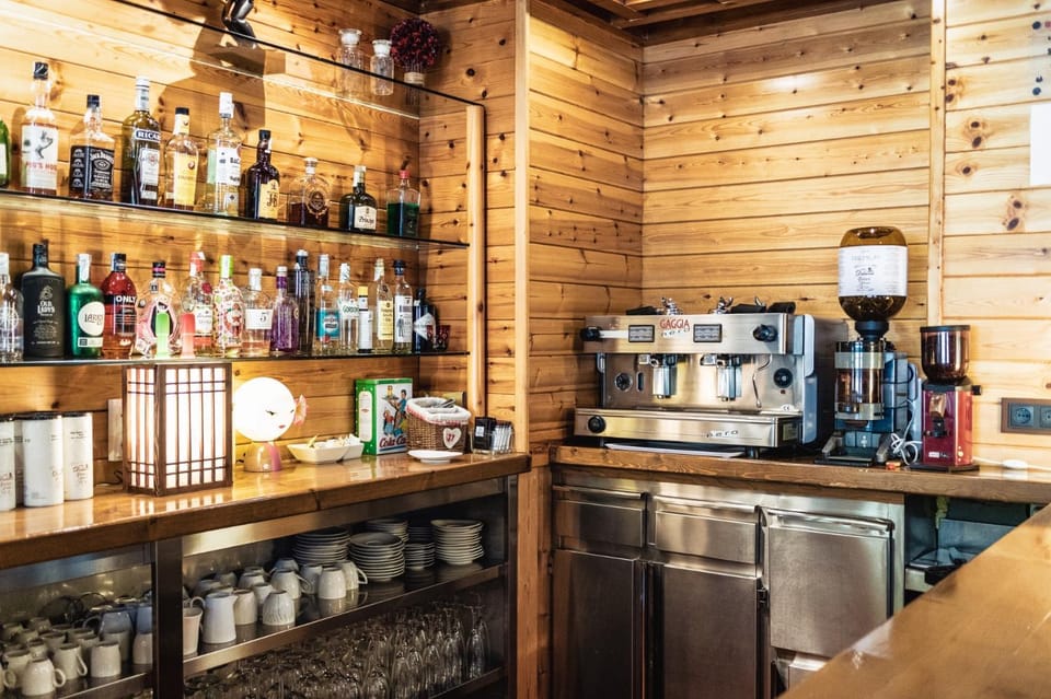 Day, Lounge or bar, On site, Alcoholic drinks, Non alcoholic drinks