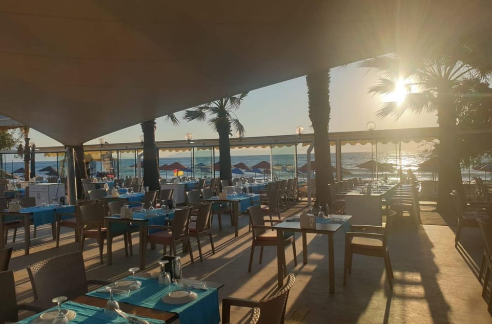 Restaurant/places to eat, Day, Natural landscape, Banquet/Function facilities, Sea view, Sunset