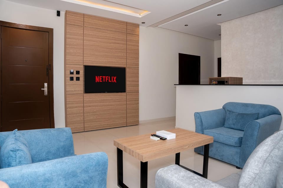Communal lounge/ TV room, TV and multimedia, Living room, Seating area, Evening entertainment, wardrobe