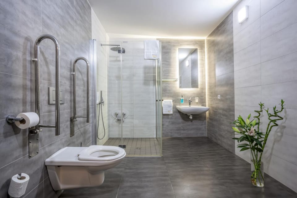 Shower, Toilet, Bathroom