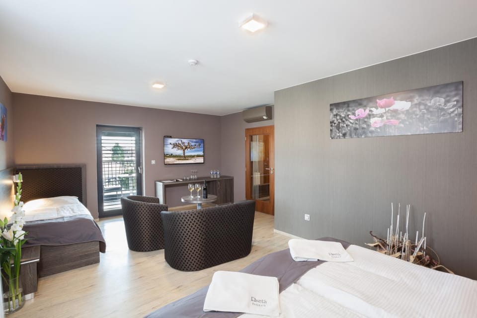 Bed, Living room, Bedroom