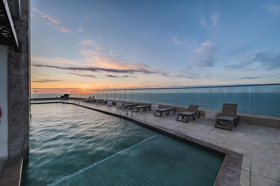 City view, Sea view, Swimming pool