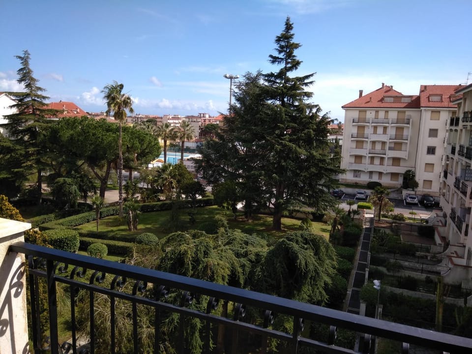 Property building, Natural landscape, Activities, Garden, Pool view, Pool view, Swimming pool, Sports