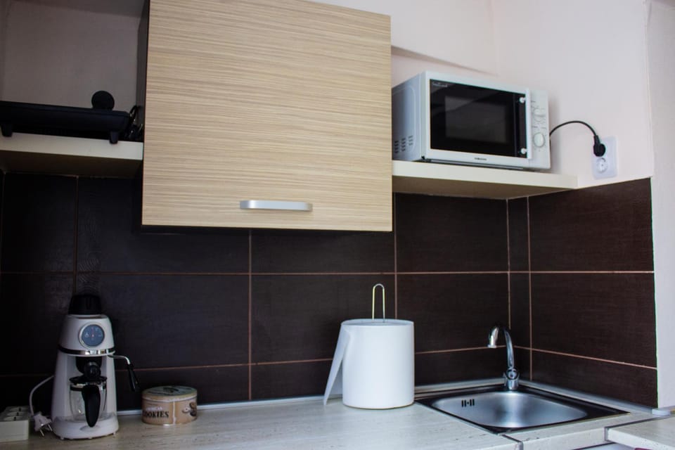 minibar, kitchen
