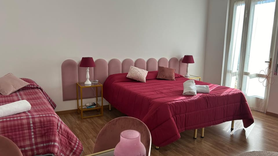 Bed, Photo of the whole room, Decorative detail, Bedroom, furniture, heating, towels