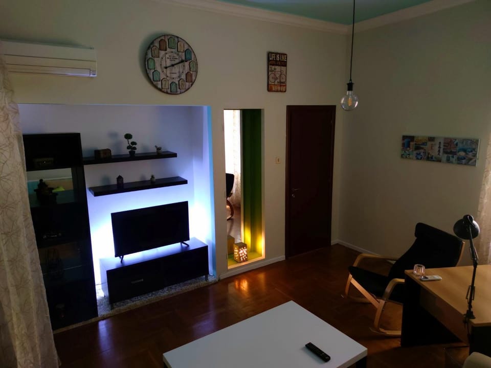 TV and multimedia, Living room, Seating area, hair dresser