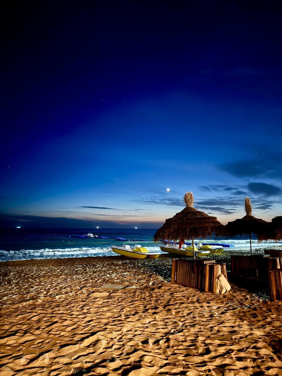 Nearby landmark, Night, Natural landscape, Beach, Sunset