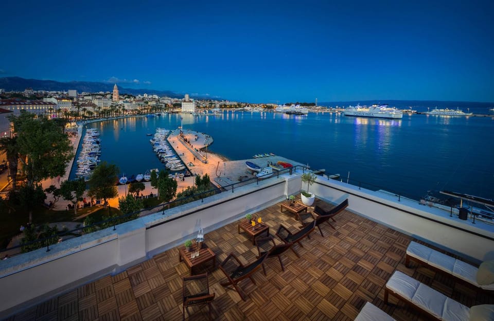 Balcony/Terrace, City view, Landmark view, Mountain view, Sea view