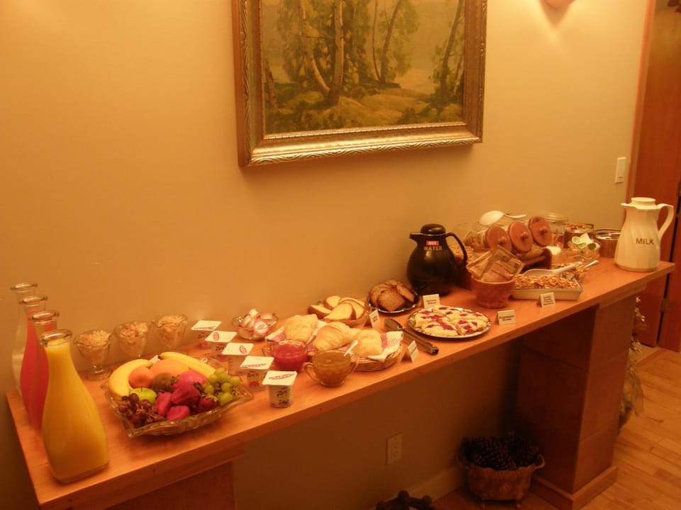 Continental breakfast, Buffet breakfast