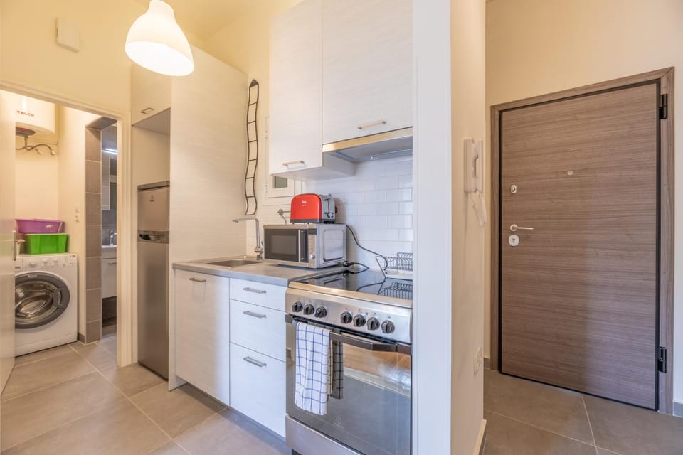 Top sightseeing 3rd floor studio on a paved road! Apartment in Athens