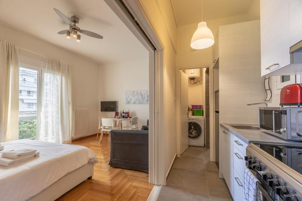 Top sightseeing 3rd floor studio on a paved road! Apartment in Athens