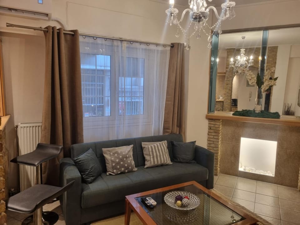 JOHN BEAUTY 50m2, METRO and ACROPOLIS 5' Apartment in Athens