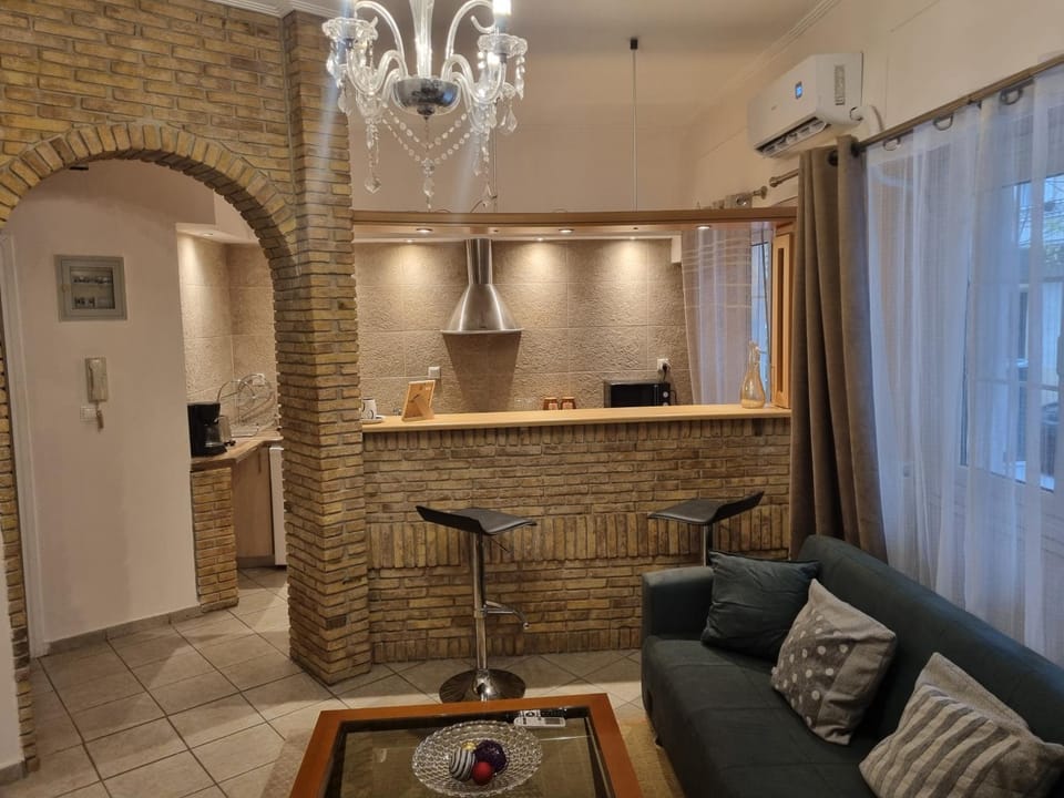 JOHN BEAUTY 50m2, METRO and ACROPOLIS 5' Apartment in Athens